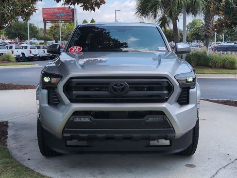 Certified 2025 Toyota Tacoma SR5 w/ SR5 Upgrade Package AWD/4WD image 3