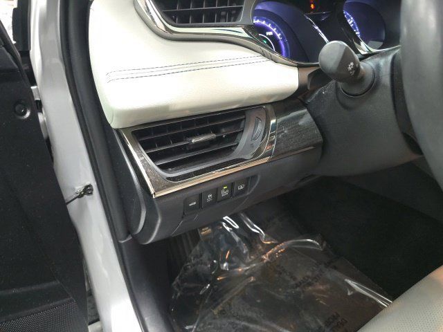 Used 2013 Toyota Avalon Limited FWD image 18