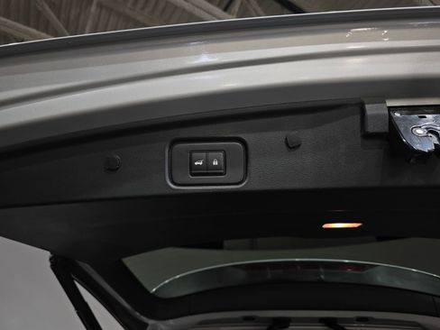 Used 2025 Nissan Pathfinder SL image 43