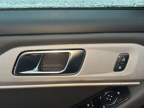 New 2025 Ford Explorer Active w/ Active Comfort Package image 9