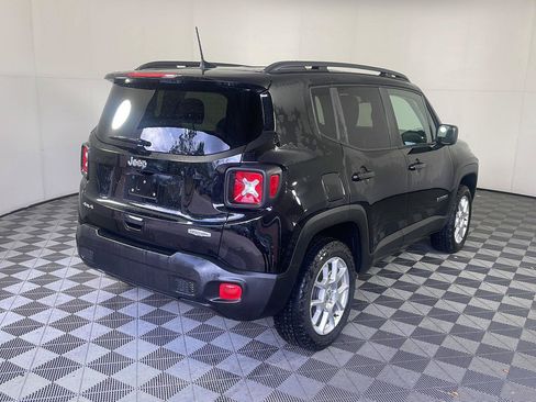 Used 2023 Jeep Renegade Latitude w/ Premium Group AWD/4WD image 10