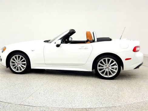 Used 2018 FIAT 124 Spider Lusso w/ Navigation & Sound Group RWD image 8