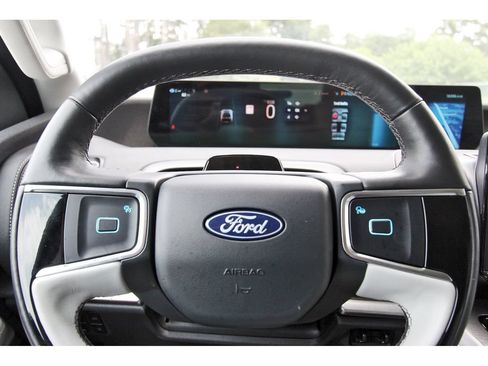 Used 2025 Ford Expedition Max Platinum w/ Driver's Package AWD/4WD image 17