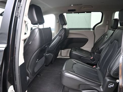 Used 2023 Chrysler Pacifica Touring-L FWD image 24