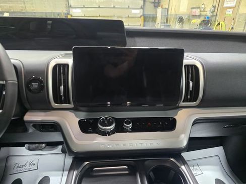 Used 2025 Ford Expedition Active AWD/4WD image 21
