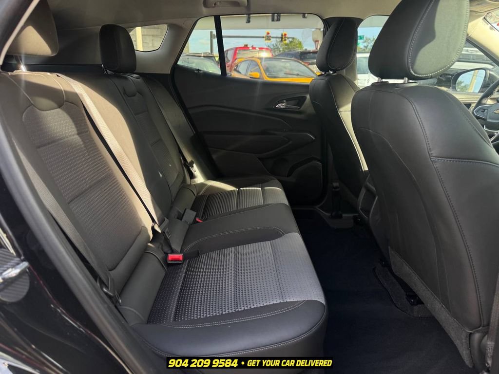 Used 2025 Chevrolet Trax LT w/ Driver Confidence Package FWD image 21