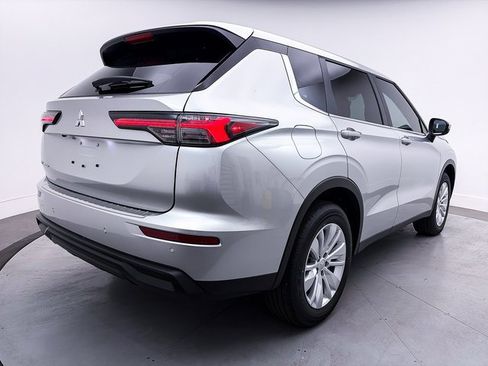 New 2025 Mitsubishi Outlander ES image 6