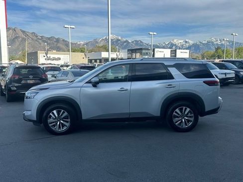 Used 2025 Nissan Pathfinder SL AWD/4WD image 6