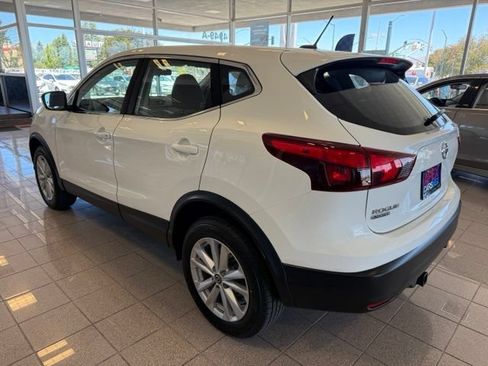 Used 2019 Nissan Rogue Sport S w/ Appearance Package AWD/4WD image 5