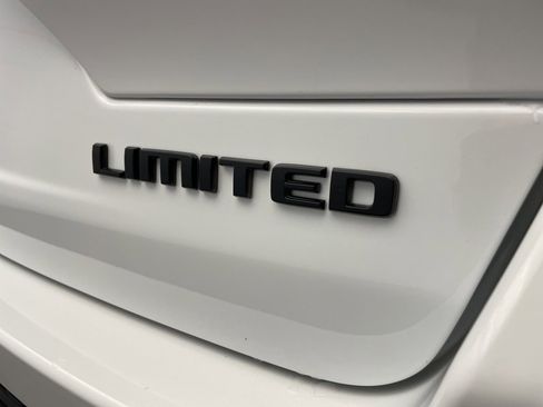 New 2025 Jeep Grand Cherokee Limited w/ Luxury Tech Group II image 5