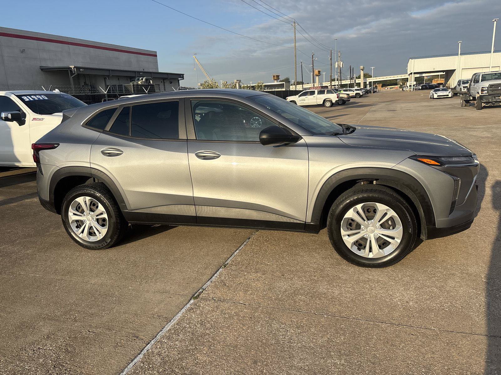 Used 2024 Chevrolet Trax LS w/ Driver Confidence Package FWD image 7