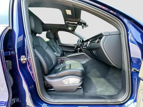 Certified 2026 Porsche Macan AWD/4WD image 30
