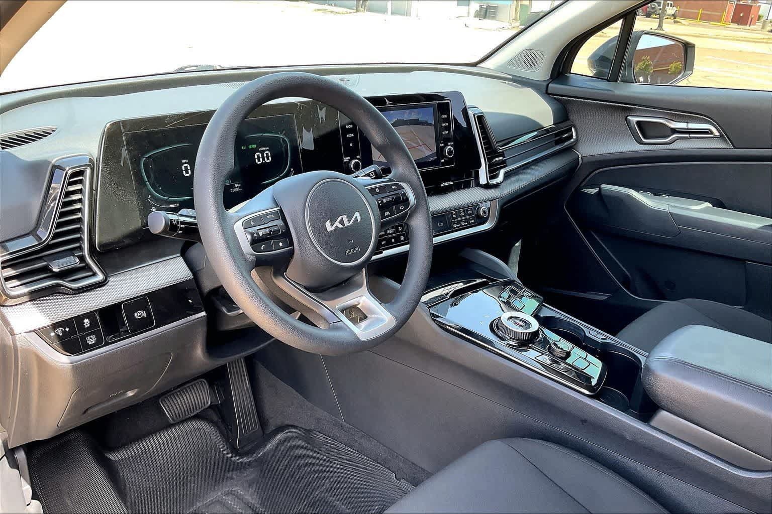 Certified 2025 Kia Sportage LX FWD image 2