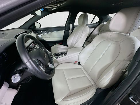 Used 2025 Genesis G70 2.5T image 13