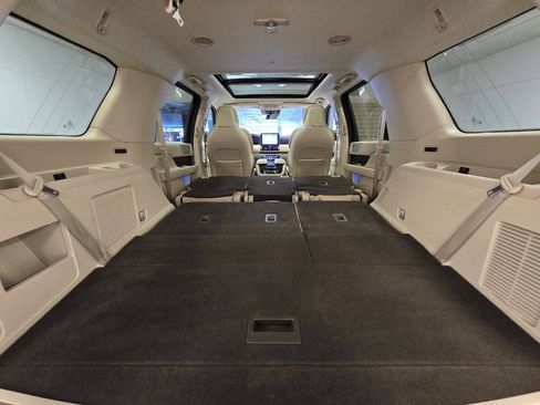 Used 2019 Lincoln Navigator Reserve AWD/4WD image 14