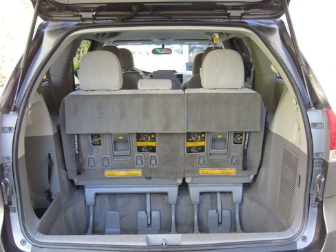 Used 2014 Toyota Sienna LE FWD image 22