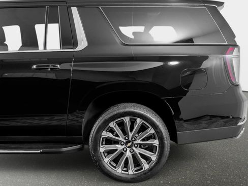 Used 2025 Chevrolet Suburban High Country w/ Sun And Tow Package image 12