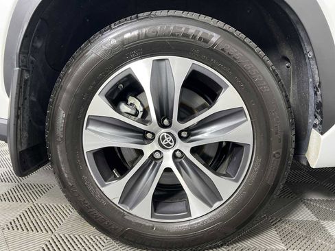 Used 2024 Toyota Highlander XLE image 30