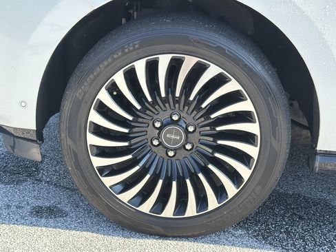 Used 2020 Lincoln Navigator Reserve AWD/4WD image 31