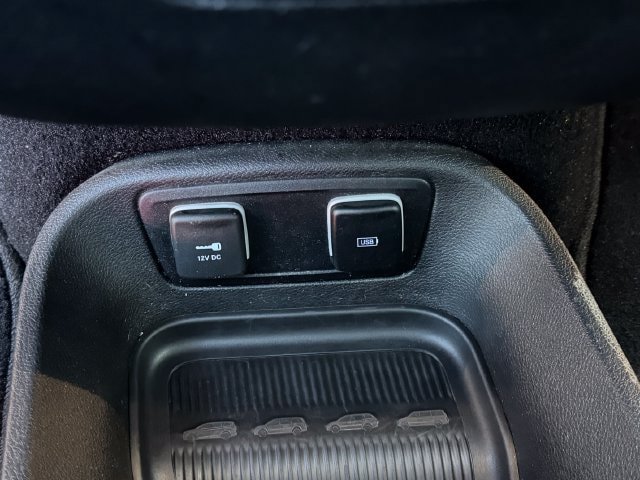 Used 2020 Chrysler Pacifica Limited FWD image 37