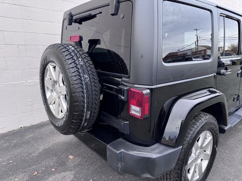 Used 2018 Jeep Wrangler Unlimited Sahara w/ Dual Top Group image 5