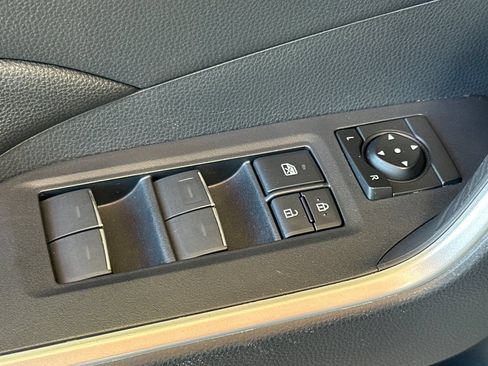 Used 2025 Toyota RAV4 XLE AWD/4WD image 13