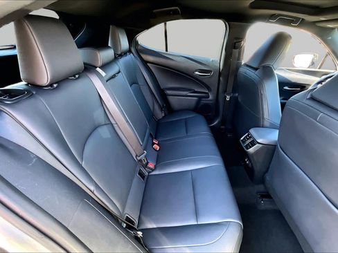 Used 2019 Lexus UX 200 w/ Premium Package FWD image 18