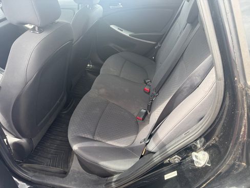 Used 2013 Hyundai Accent SE FWD image 10