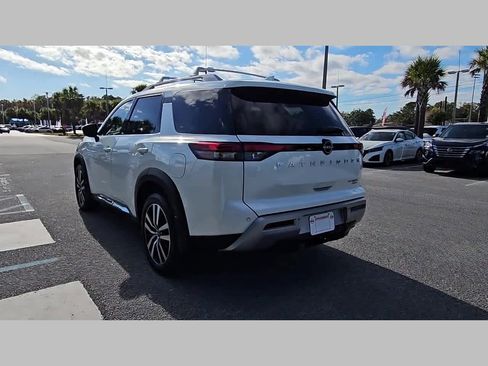Used 2024 Nissan Pathfinder Platinum w/ Cargo Package image 31