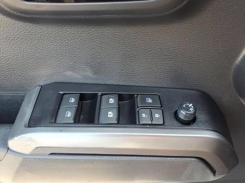 Used 2023 Toyota Tacoma TRD Off-Road w/ Technology Package AWD/4WD image 17