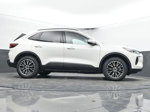 New 2026 Ford Escape SE w/ Class II Trailer Tow Package FWD image 51
