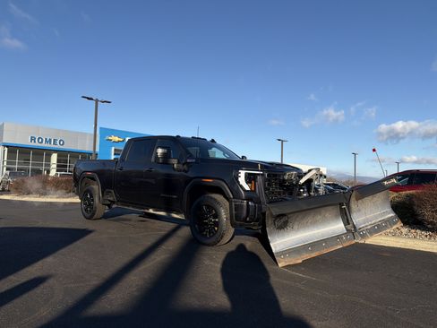 Used 2024 GMC Sierra 2500 AT4 w/ AT4 Premium Plus Package image 2