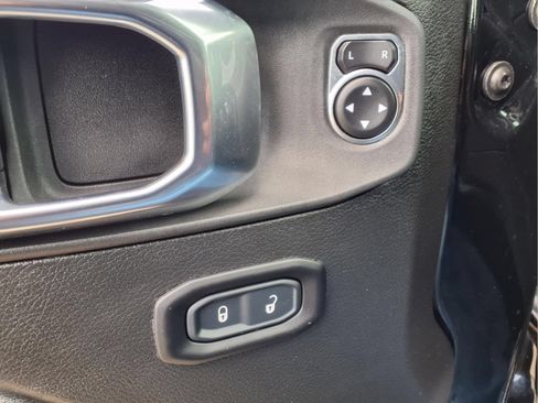 Used 2025 Jeep Wrangler Sport AWD/4WD image 22
