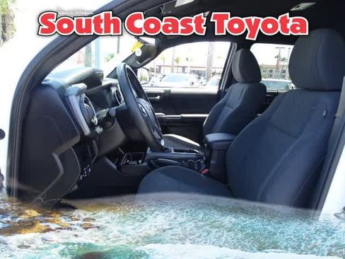Used 2017 Toyota Tacoma TRD Sport RWD image 19