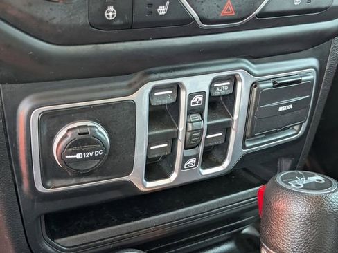 Used 2018 Jeep Wrangler Unlimited Sport S image 24