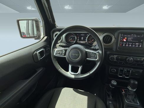 Used 2020 Jeep Wrangler Unlimited Sahara AWD/4WD image 25