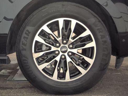 Used 2025 Ford Expedition Platinum AWD/4WD image 24