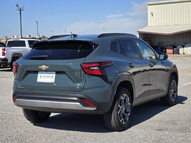 Used 2025 Chevrolet Trax LT FWD image 7