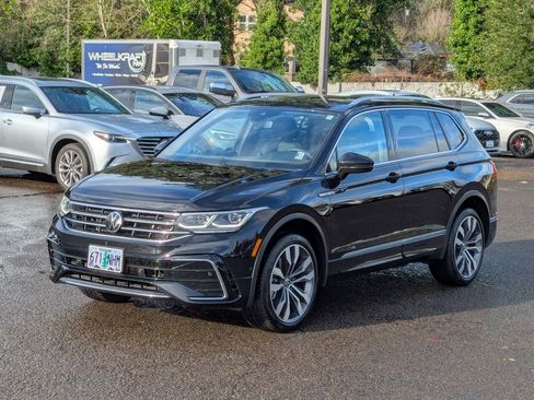 Certified 2022 Volkswagen Tiguan SEL R-Line image 9