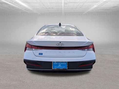 Used 2024 Hyundai Elantra SEL FWD image 6