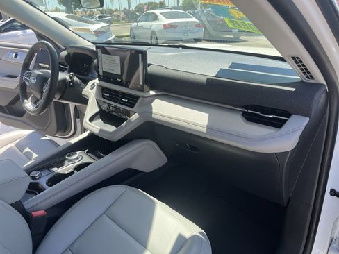 Used 2025 Ford Explorer Active w/ Active Comfort Package AWD/4WD image 26