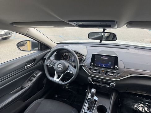Used 2025 Nissan Altima 2.5 SV image 35