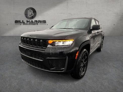 New 2026 Jeep Grand Cherokee Altitude AWD/4WD image 1