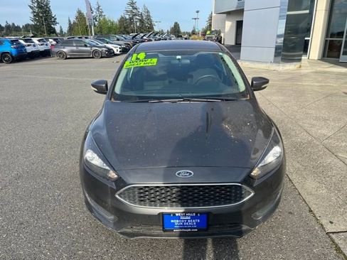 Used 2017 Ford Focus SE FWD image 3