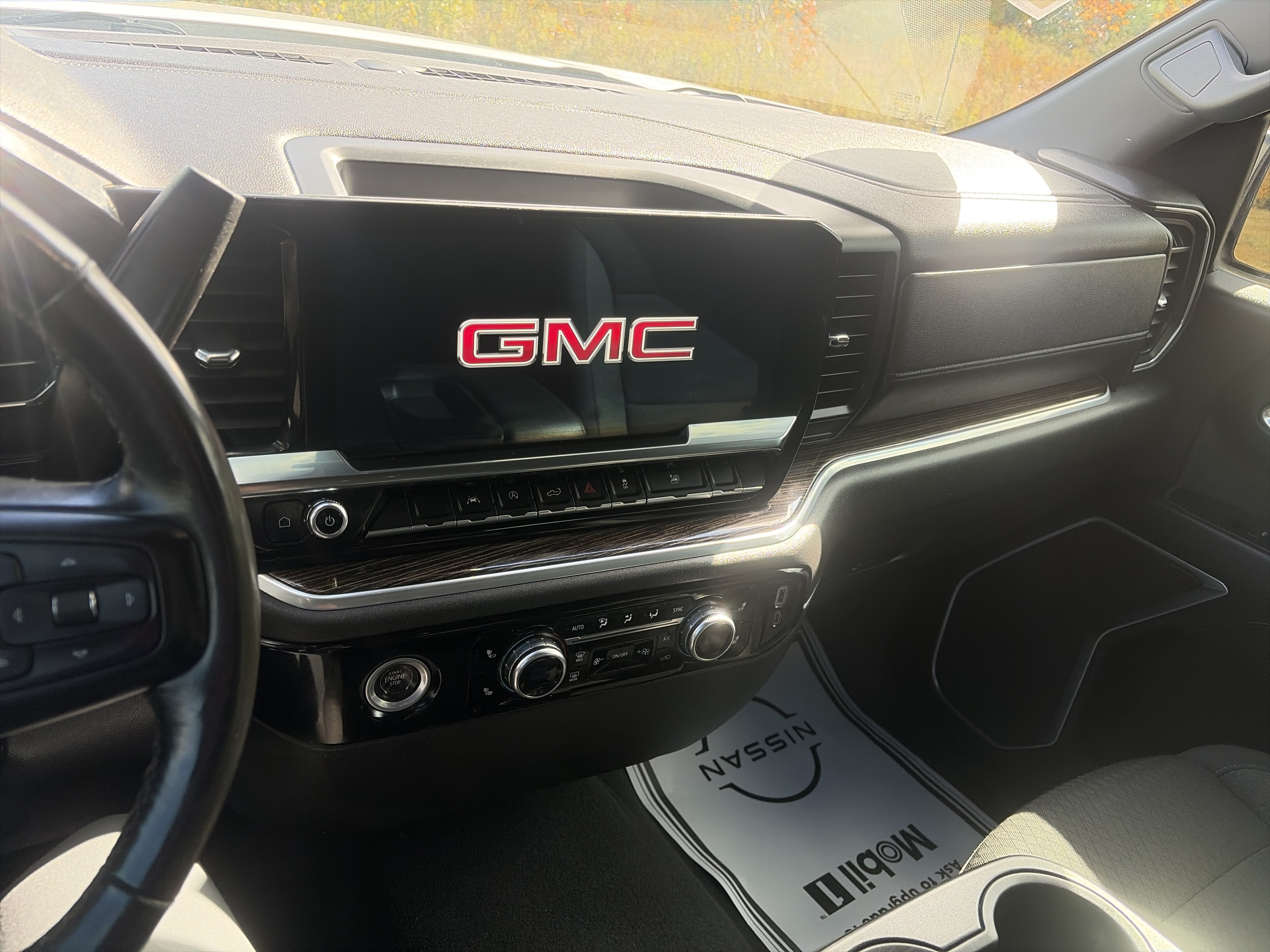Used 2022 GMC Sierra 1500 SLE AWD/4WD image 19
