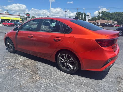 Used 2022 Kia Forte LXS w/ LXS Technology Package FWD image 3