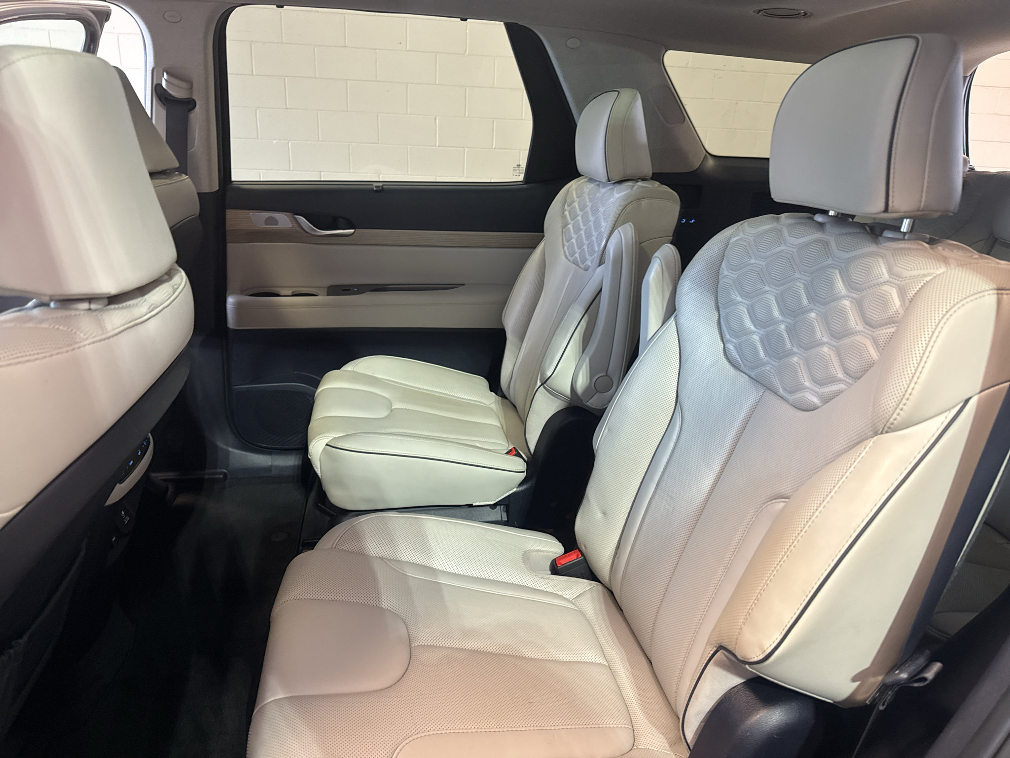 Used 2021 Hyundai Palisade Limited w/ Cargo Package AWD/4WD image 29