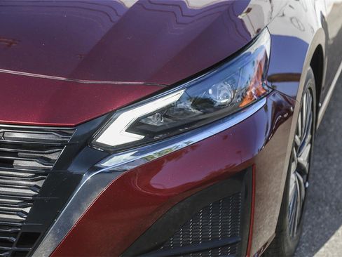 Certified 2024 Nissan Altima 2.5 SV w/ SV Premium Package image 3