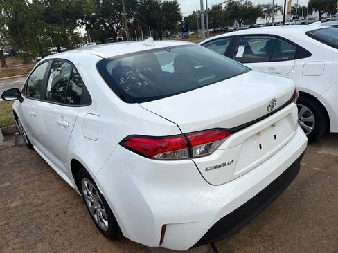 Used 2025 Toyota Corolla LE FWD image 4