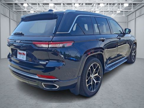 Used 2023 Jeep Grand Cherokee Summit AWD/4WD image 5